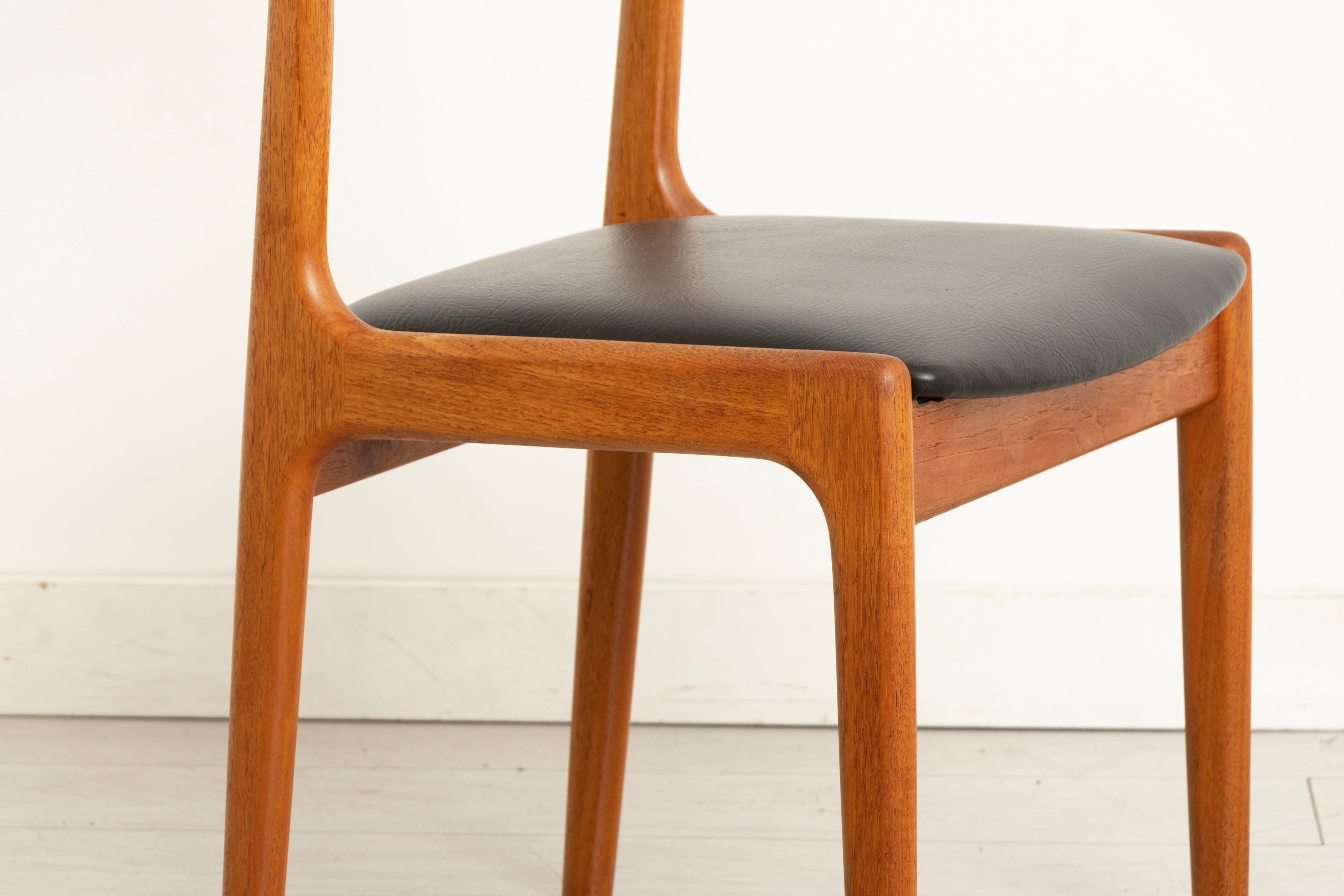 Midcentury Danish Extending Teak Dining Table & Six Chairs by Ansager Mobler c.1965